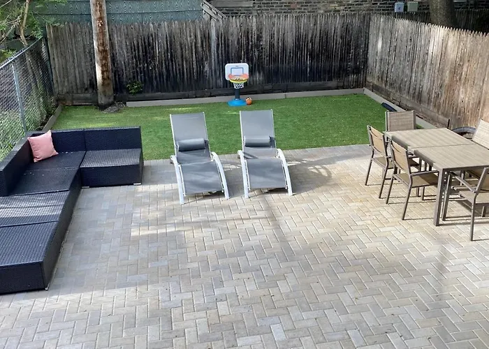 Lincoln Park Apartment With Backyard!